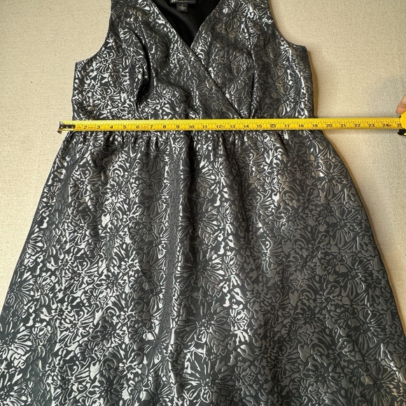 Lane Bryant Black and Silver Sleeveless Lined Brocade Cocktail Dress Size 16 - Picture 7 of 8